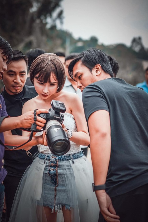 Xem ảnh du lịch Bali của Minh Nhựa và vợ 2, cư dân mạng gật gù: Xịn hơn rồi đó, cố lên anh chị ơi! - Ảnh 1.