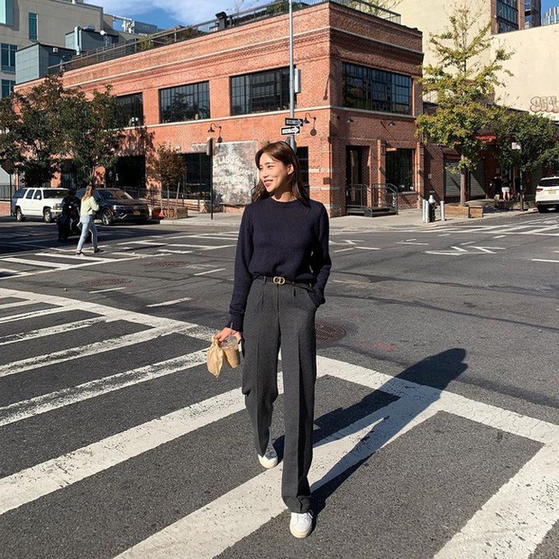 Ngắm ngay street style Châu Á tuần này để lên đồ cho mùa Thu/Đông năm nay - Ảnh 3. Áo len nữ cho những ngày đông thật phong cách