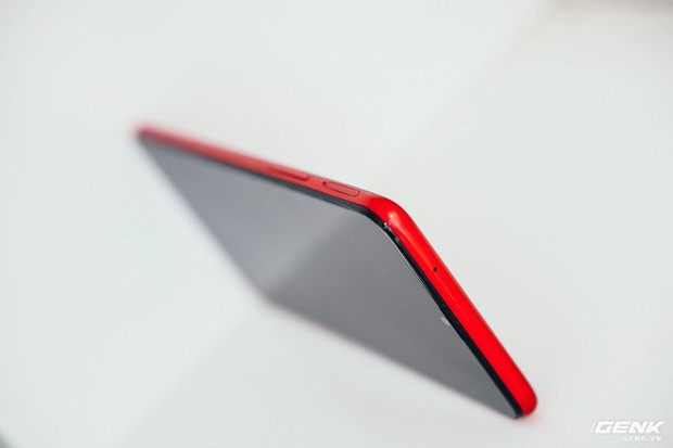Trên tay Galaxy A20s đỏ chót: Bản nâng cấp “nhẹ”, thêm camera, màn hình LCD, chip Snapdragon 450 và lựa chọn bộ nhớ 64GB - Ảnh 11.