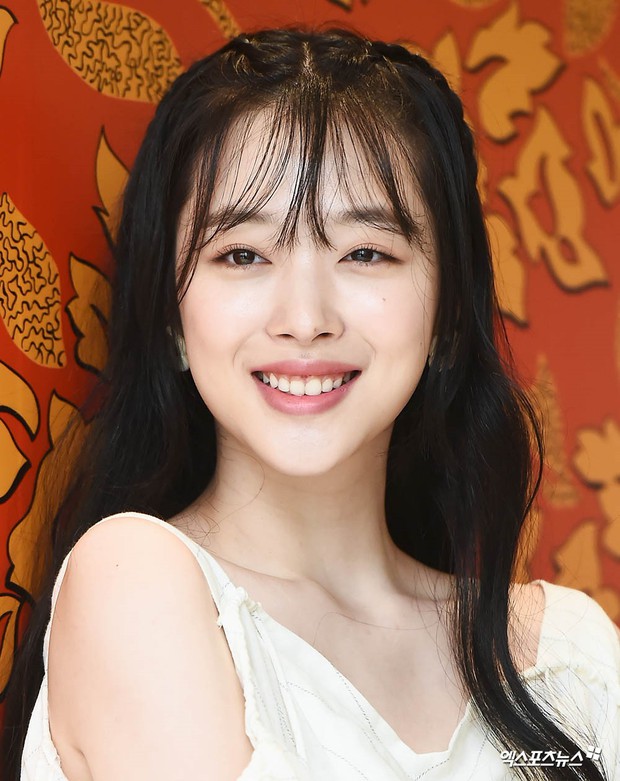 sulli-gay-bao-voi-hinh-anh-xinh-nhu-thien-than-trong-su-kien-moi-21c5d1-15710495372461749371925.jpg