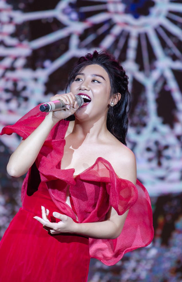 Ngọc Thanh Tâm ôm chầm Phương Oanh khi cùng đăng quang Mỹ nhân hành động - Ảnh 8.