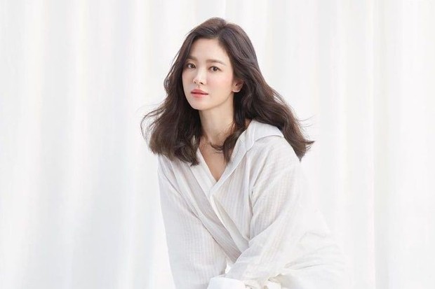 Sau loạt sao Kpop, tới lượt Song Hye Kyo có hành động đáng chú ý để tưởng niệm Sulli - Ảnh 1.