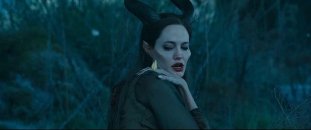 Giả thuyết Maleficent quyền lực cũng là một nạn nhân của căn bệnh trầm cảm? - Ảnh 4.