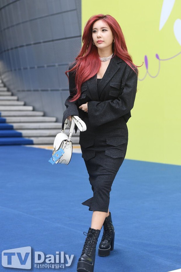 Seoul Fashion Week: Mỹ nam Trung Quốc chiếm sạch spotlight dàn sao Hàn vì đã đẹp trai bức người lại còn đầy khí chất - Ảnh 4.