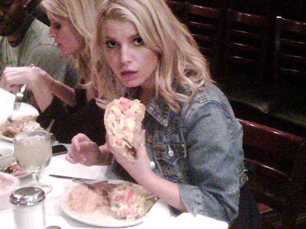 Huấn luyện viên của Jessica Simpson chia sẻ bí quyết giúp nữ ca sĩ giảm được 45kg sau khi sinh - Ảnh 3.