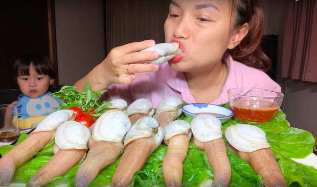 Hiện tượng MXH Quỳnh Trần JP đang sở hữu 4 video khủng nhất nhì giới Youtube ẩm thực Việt: toàn món đắt tiền, mukbang đúng kiểu 