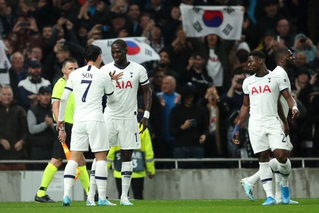 Chạnh lòng nhìn cảnh cầu thủ xuất sắc nhất châu Á buồn thiu vì thảm bại dù trước đó đã thông nòng với bàn thắng đầu tiên tại Champions League mùa này - Ảnh 4.