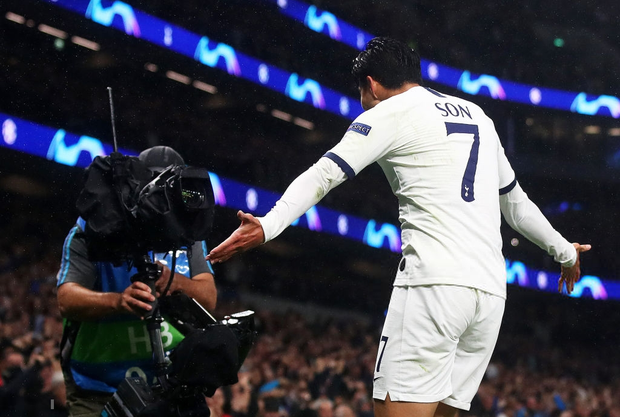 Chạnh lòng nhìn cảnh cầu thủ xuất sắc nhất châu Á buồn thiu vì thảm bại dù trước đó đã thông nòng với bàn thắng đầu tiên tại Champions League mùa này - Ảnh 3.