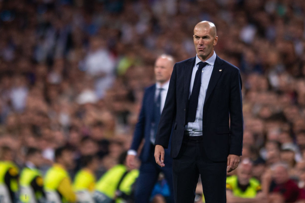 Courtois để thủng lưới hài hước, VAR cứu Real Madrid thoát khỏi trận thua nhục nhã trên sân nhà - Ảnh 1.
