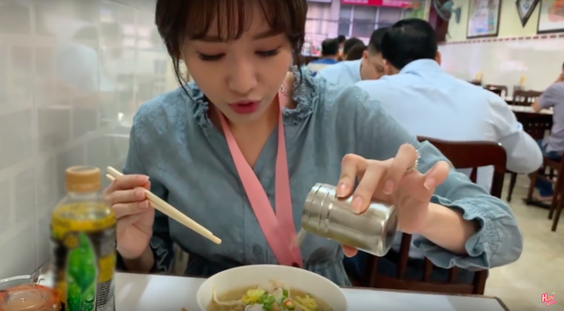Nói tiếng Việt có thể đôi khi chưa rõ nhưng Hari Won lại rất am hiểu ẩm thực Việt, từ ngày cưới Trấn Thành còn thường xuyên đi review ăn uống như ai - Ảnh 6. Nói tiếng Việt có thể đôi khi chưa rõ nhưng Hari Won lại rất am hiểu ẩm thực Việt, từ ngày cưới Trấn Thành còn thường xuyên đi review ăn uống như ai - Ảnh 6.