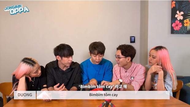 Thử thách youtuber người Hàn cầm 200k đi mua đồ ăn vặt Việt Nam ngay tại xứ sở kim chi và cái kết - Ảnh 15.