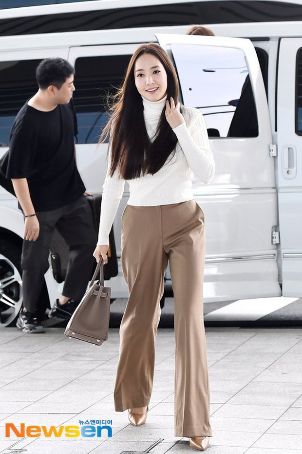 Park Min Young, Công nương Kate cho đến Hà Tăng đều chiếm spotlight dù lên đồ siêu đơn giản như nàng công sở - Ảnh 2. Park Min Young, Công nương Kate cho đến Hà Tăng đều chiếm spotlight dù lên đồ siêu đơn giản như nàng công sở - Ảnh 2.
