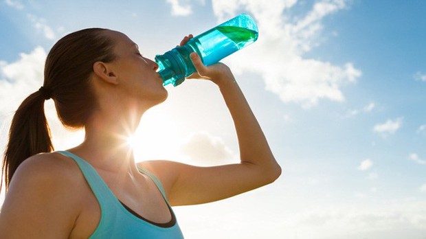 Dùng loại cốc uống nước này thường xuyên, cơ thể bạn không khác gì nạp và tích tụ thuốc độc mãn tính! - Ảnh 3.