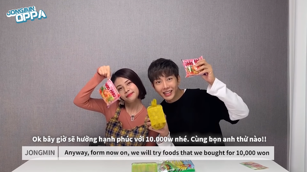 Thử thách youtuber người Hàn cầm 200k đi mua đồ ăn vặt Việt Nam ngay tại  xứ sở kim chi và cái kết - Ảnh 12.