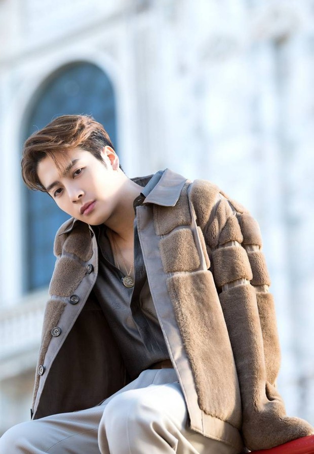 Jackson trở lại với MV mới và đạt ngay thành tích Lay (EXO) từng có, mở đường thuận lợi cho GOT7 tái xuất - Ảnh 3. Jackson trở lại với MV mới và đạt ngay thành tích Lay (EXO) từng có, mở đường thuận lợi cho GOT7 tái xuất - Ảnh 3.