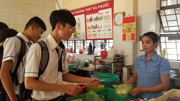 Ngôi trường phát phiếu ăn miễn phí hàng tuần cho học sinh nghèo - Ảnh 5. Ngôi trường phát phiếu ăn miễn phí hàng tuần cho học sinh nghèo - Ảnh 5.