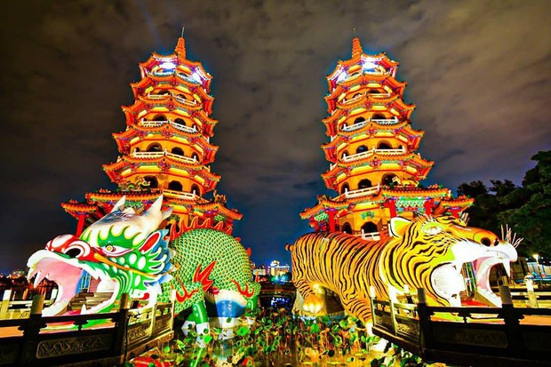 Ra đây mà xem ngôi chùa “rồng bay hổ múa” có thật ở Đài Loan, nhìn hình check-in trên Instagram mà choáng ngợp - Ảnh 5.