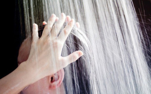 Đây đích thị là những thói quen tắm gây hại cho sức khỏe mà bạn không nên tiếp diễn hàng ngày - Ảnh 2.