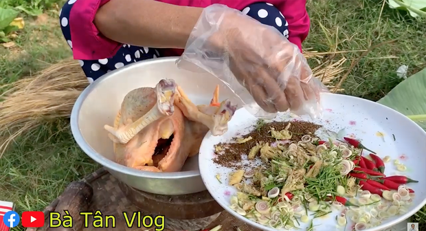 Vừa tuyên bố không làm clip “siêu to khổng lồ” nữa, Bà Tân Vlog đã chuyển sang thử thách ăn uống và nấu ăn đời thường? - Ảnh 3.