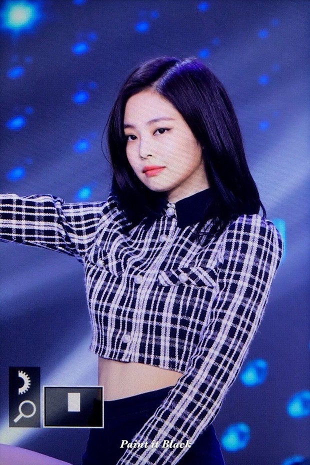 Cắt phăng mái tóc dài quen thuộc, Jennie (BLACKPINK) càn quét MXH vì xinh lạ đến ngỡ ngàng - Ảnh 1.