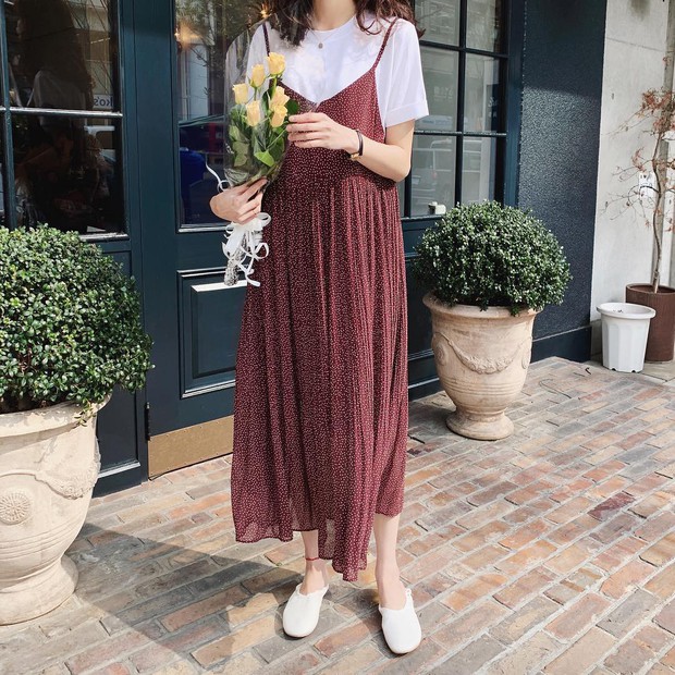 Một chiếc áo phông trắng cũng làm nên outfit xịn sò nếu bạn biết 12 gợi ý phối đồ sau 