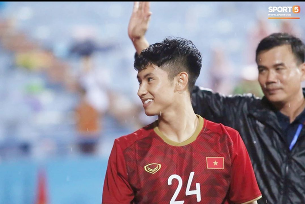 Top 5 ngôi sao đẹp trai mới nổi ở V.League: Người thay thế Đặng Văn Lâm, người được ví hay hơn cả Phan Văn Đức - Ảnh 4.