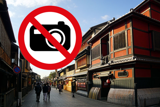Một quận ở Nhật cấm tiệt du khách quay phim chụp ảnh trên đường phố, ai vi phạm sẽ bị phạt tới 10.000 yên - Ảnh 2.