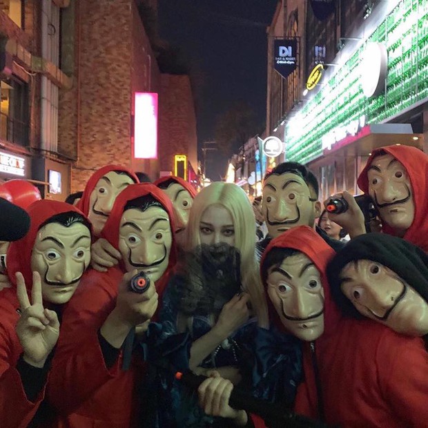 Kiều nữ U40 Han Ye Seul gây bão toàn MXH với màn hóa trang Halloween xuống phố: Ma nữ gì mà đẹp hết phần thiên hạ! - Ảnh 9.