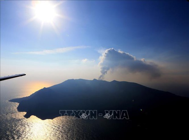 Nhật Bản nâng cảnh báo nguy cơ núi lửa Shindake hoạt động mạnh - Ảnh 1.