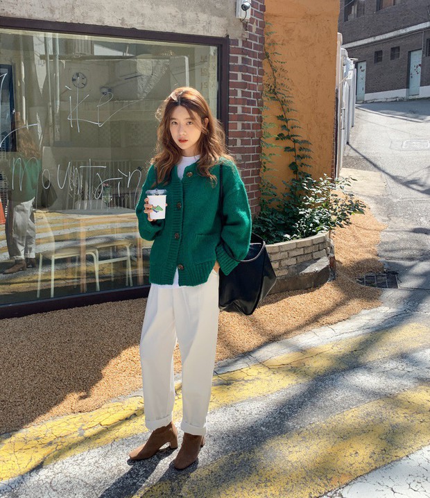 Bước đầu tiên để nàng công sở đưa style lên tầm cao mới chính là ghim 5 phương pháp diện boots sau - Ảnh 19. Bước đầu tiên để nàng công sở đưa style lên tầm cao mới chính là ghim 5 phương pháp diện boots sau - Ảnh 19.