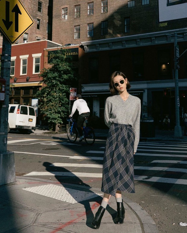 Bước đầu tiên để nàng công sở đưa style lên tầm cao mới chính là ghim 5 phương pháp diện boots sau - Ảnh 5. Bước đầu tiên để nàng công sở đưa style lên tầm cao mới chính là ghim 5 phương pháp diện boots sau - Ảnh 5.