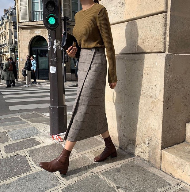 Bước đầu tiên để nàng công sở đưa style lên tầm cao mới chính là ghim 5 phương pháp diện boots sau - Ảnh 7. Bước đầu tiên để nàng công sở đưa style lên tầm cao mới chính là ghim 5 phương pháp diện boots sau - Ảnh 7.
