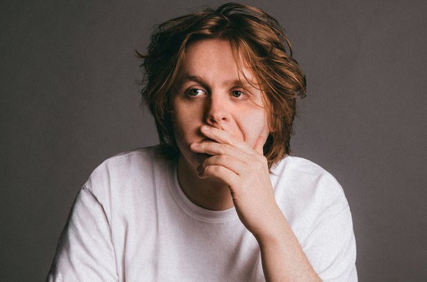 lewis-capaldi-press-by-alexandra-gavillet-2019-billboard-1548-15723326082251014343322.jpg