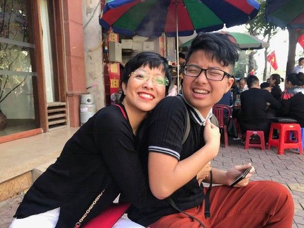 Con trai 18 tuổi chia sẻ chuyện tập hút thuốc, MC Thảo Vân phản ứng: Di truyền là có thật phải không bố Lý toét? - Ảnh 1.