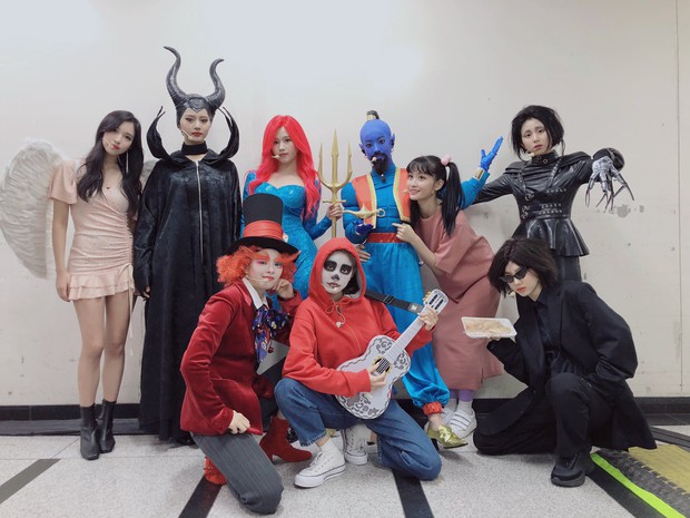 Idol Hàn bắt trend phim hot vào Halloween: TWICE khiến fan sốc nặng, độ chịu chơi nhà SM không ai đọ lại - Ảnh 4.