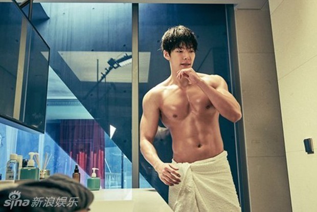 Màn lột xác body kinh điển của dàn nam thần xứ Hàn: Lee Min Ho và phó chủ tịch chưa khủng bằng Kim Woo Bin? - Ảnh 12.