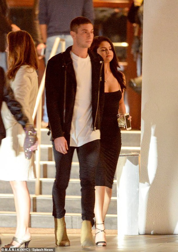 Just blaming Justin Bieber, Selena Gomez revealed photos of her dating a rich fashion director?  - Photo 7.
