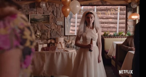 Trailer phim teen Netflix đình đám khiến fan sửng sốt: Nam chính lăn ra chết, nữ chính đi lấy chồng ở tuổi 19? - Ảnh 5.