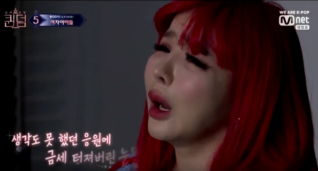 Minzy bất ngờ xuất hiện cổ vũ đàn chị nhưng biểu cảm xúc động của Park Bom lại gây chú ý hơn cả! - Ảnh 3.