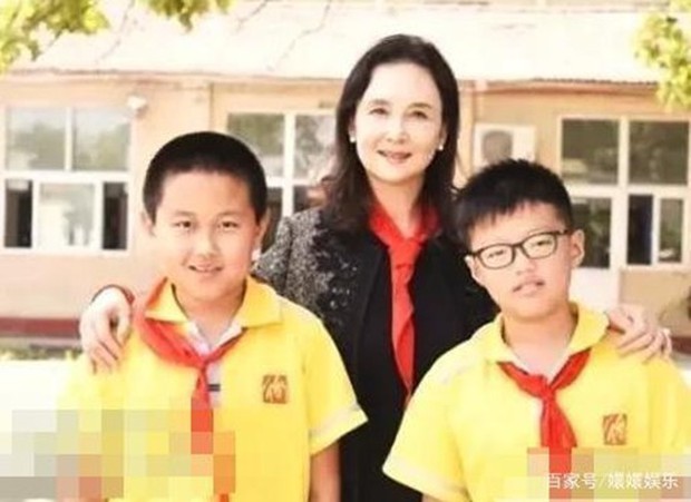 Hằng Nga đẹp nhất màn ảnh của Tây Du Ký 1986: Đại gia với đời tư viên mãn, nhan sắc vẫn gây sốt ở tuổi 61 - Ảnh 7. Hằng Nga đẹp nhất màn ảnh của Tây Du Ký 1986: Đại gia với đời tư viên mãn, nhan sắc vẫn gây sốt ở tuổi 61 - Ảnh 7.