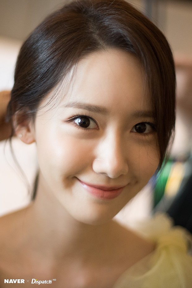 Hậu trường màn khoe sắc như tiên tử của Yoona (SNSD) tại LHP Busan: Xẻ ngực sâu nóng mắt, choáng khi zoom cận mặt - Ảnh 4.