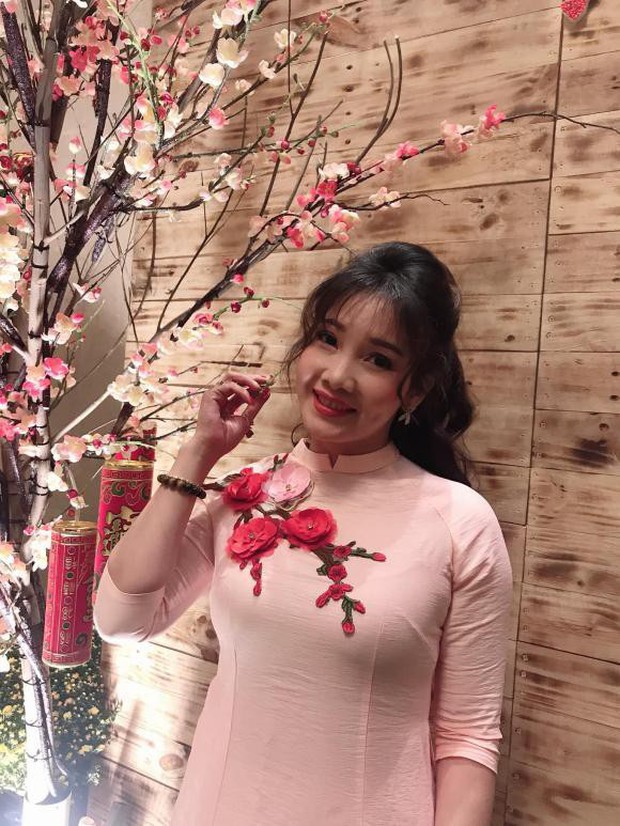 Chân dung người vợ kém 8 tuổi, kín tiếng của Cao Minh Đạt - cậu Ba Duy khét tiếng trong Tiếng sét trong mưa - Ảnh 4. Chân dung người vợ kém 8 tuổi, kín tiếng của Cao Minh Đạt - cậu Ba Duy khét tiếng trong Tiếng sét trong mưa - Ảnh 4.