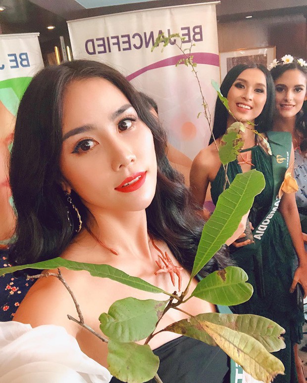 Đại diện Việt Nam ghi điểm với hành động đẹp tại Miss Earth: Cho thí sinh da màu không có trang phục mượn 2 bộ váy dạ hội! - Ảnh 6. Đại diện Việt Nam ghi điểm với hành động đẹp tại Miss Earth: Cho thí sinh da màu không có trang phục mượn 2 bộ váy dạ hội! - Ảnh 6.
