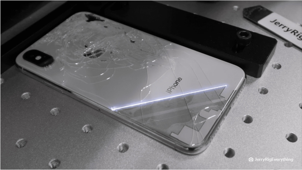 Tin vui: Chi phí thay iPhone 11 vỡ mặt lưng sẽ rẻ hơn đáng kể nhờ thiết bị bắn laser đặc biệt này - Ảnh 5.