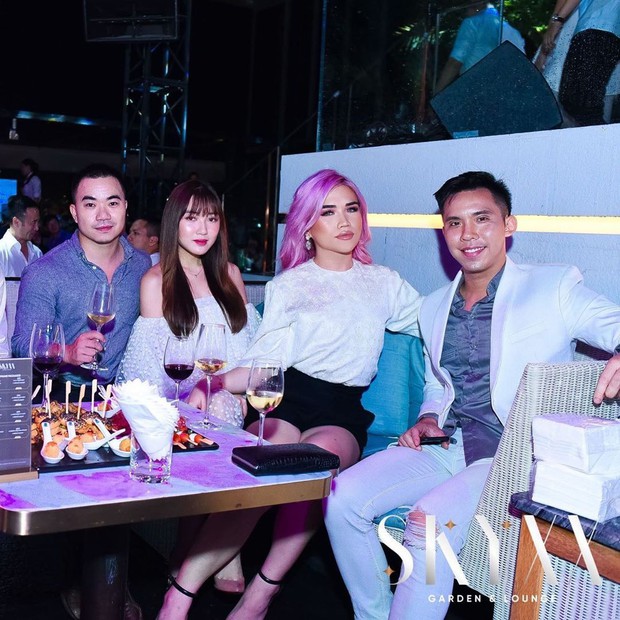 Đẳng cấp hot girl khi hẹn nhau xập xình: Lúc đi hết mình, lúc về có cả rổ ảnh thần thái ngút ngàn - Ảnh 12. Đẳng cấp hot girl khi hẹn nhau xập xình: Lúc đi hết mình, lúc về có cả rổ ảnh thần thái ngút ngàn - Ảnh 12.