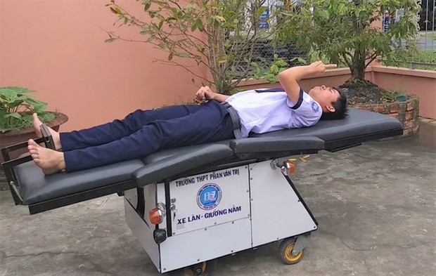 Học sinh chế tạo xe lăn cho người già, khuyết tật đoạt giải đặc biệt - Ảnh 4.