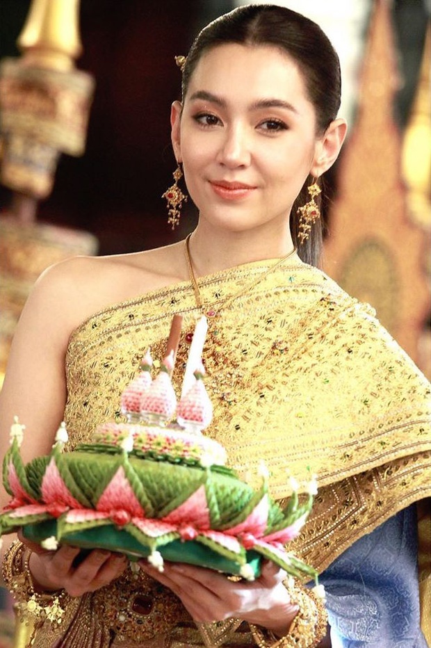 Nữ thần lễ hội hoa đăng Thái Lan 11/11 gây náo loạn vì nhan sắc cực phẩm, nhưng sao lại bị đèn flash hại đến mức này? - Ảnh 3.