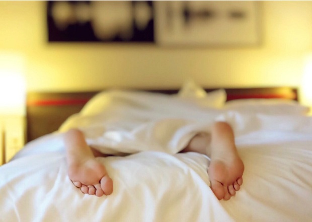 5 bí kíp giúp bạn nằm ngủ cũng có thể giảm béo bụng phần nào - Ảnh 2.