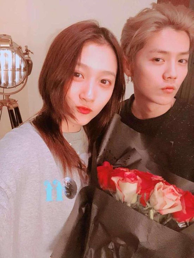 Bị phản đối chuyện cưới xin, Luhan - Quan Hiểu Đồng khiến dân tình nổ mắt ghen tị khi dắt tay nhau du hí Nhật Bản - Ảnh 5. Bị phản đối chuyện cưới xin, Luhan - Quan Hiểu Đồng khiến dân tình nổ mắt ghen tị khi dắt tay nhau du hí Nhật Bản - Ảnh 5.