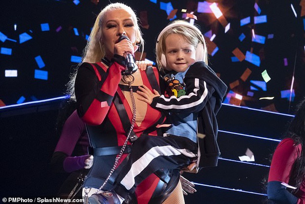Đưa con gái lên sân khấu diễn chung, Christina Aguilera khoe khéo nhan sắc thiên thần 5 tuổi Summer Rain - Ảnh 2.